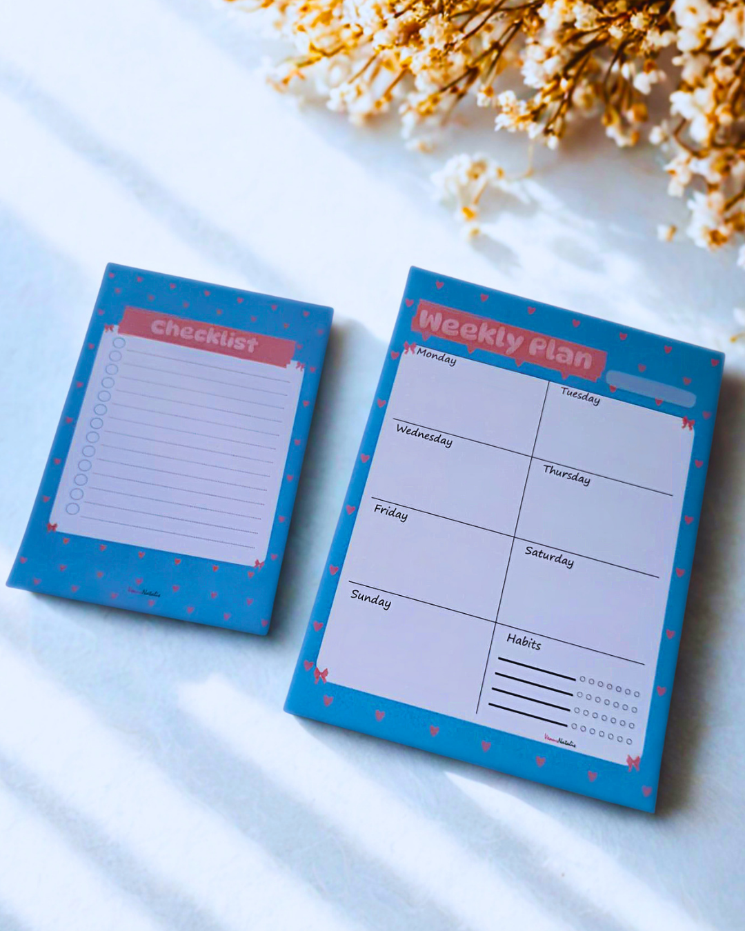 Set Weekly Plan-A5 + Checklist-A6 Blauwe Achtergrond + Roze Hartjes