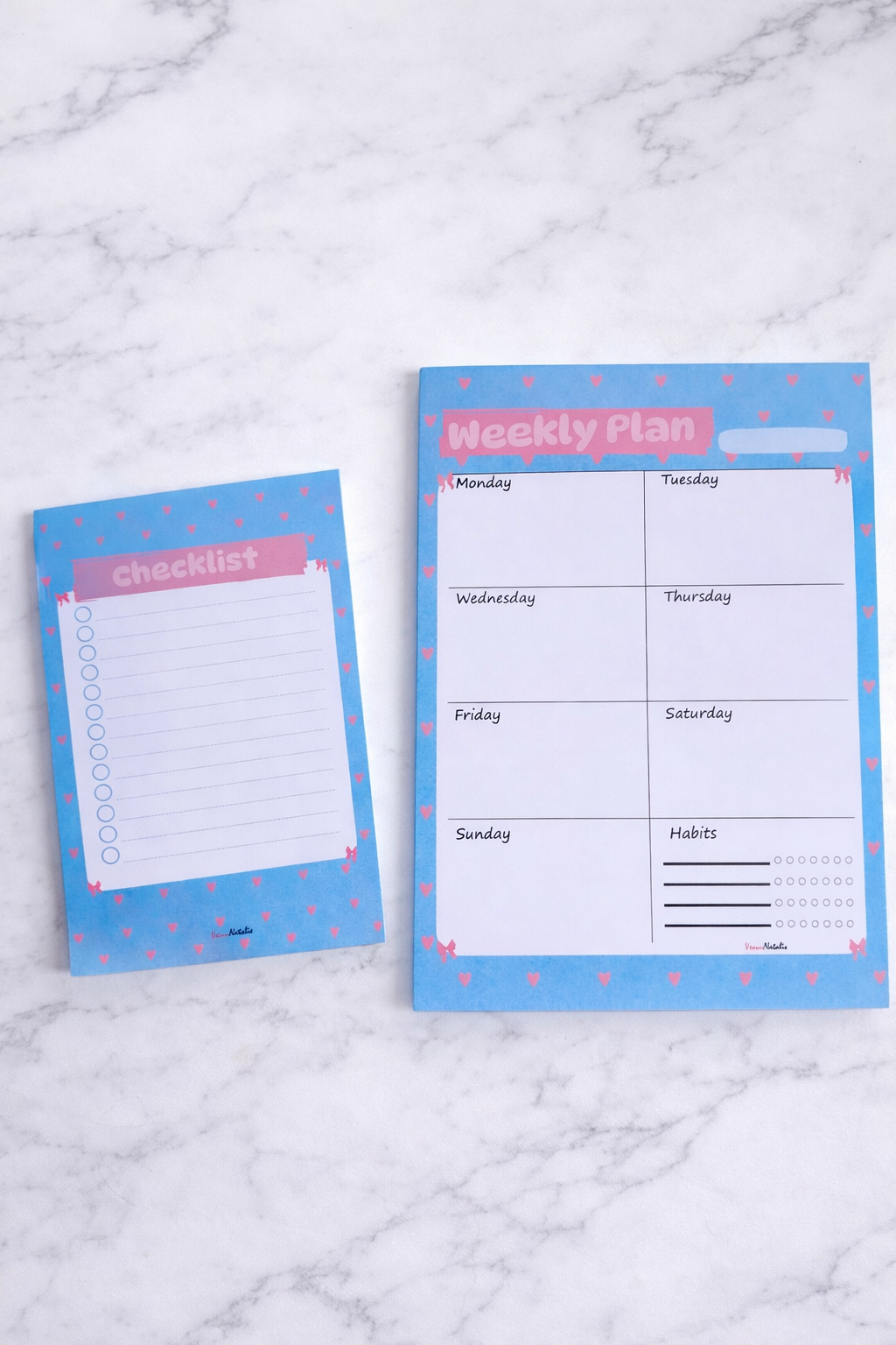 Set Weekly Plan-A5 + Checklist-A6 Blauwe Achtergrond + Roze Hartjes
